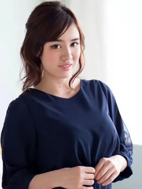 Aimi Yoshikawa (Model) Biography, Wiki, Age, Career, Height, Weight, Boyfriend, Net Worth & More