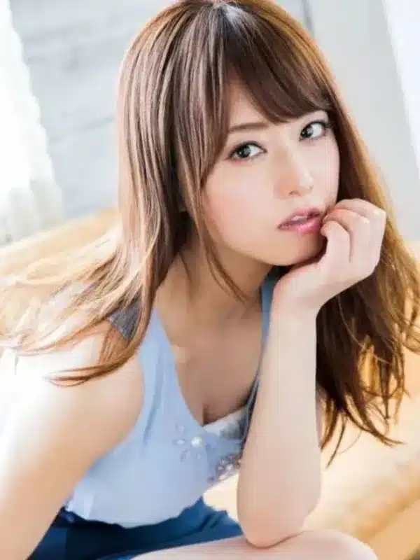 Akiho Yoshizawa (Model) Biography, Wiki, Age, Career, Height, Weight, Boyfriend, Net Worth & More