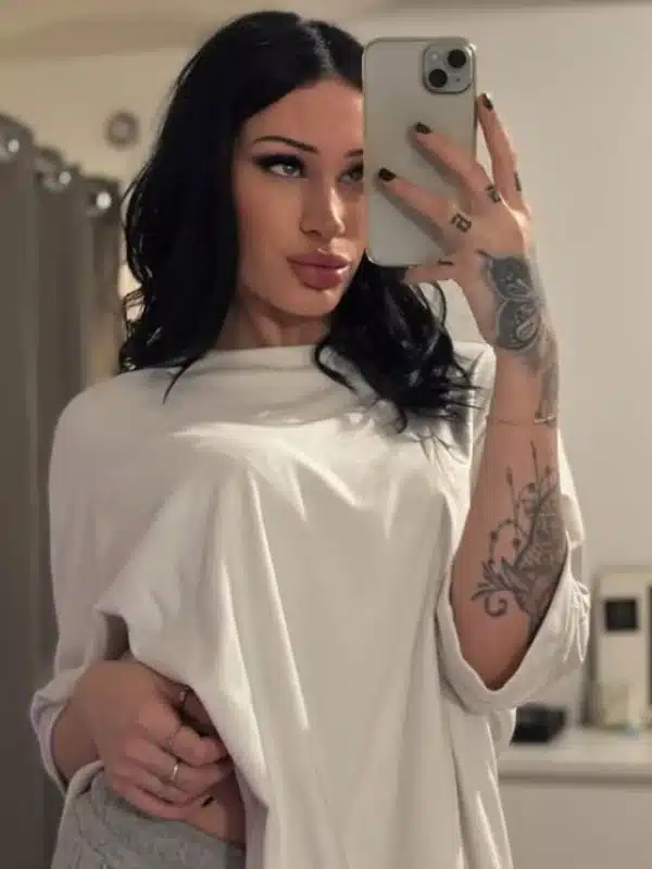 Lola Bellucci (Model) Biography, Wiki, Age, Career, Height, Weight, Boyfriend, Net Worth & More