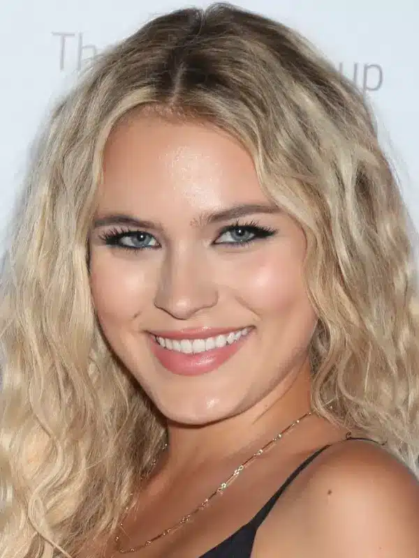 Tommi Rose (Model) Biography, Wiki, Age, Career, Height, Weight, Boyfriend, Net Worth & More