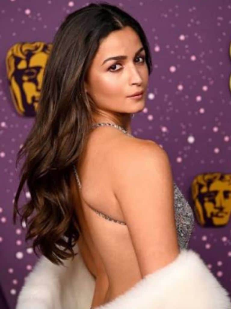 Alia Bhatt Biography: Wiki, Age, Career, Height, Weight, Boyfriend, Net Worth & More