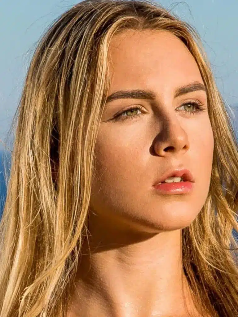 Alexia Fox Biography: Wiki, Age, Career, Height, Weight, Husband, Net Worth & More