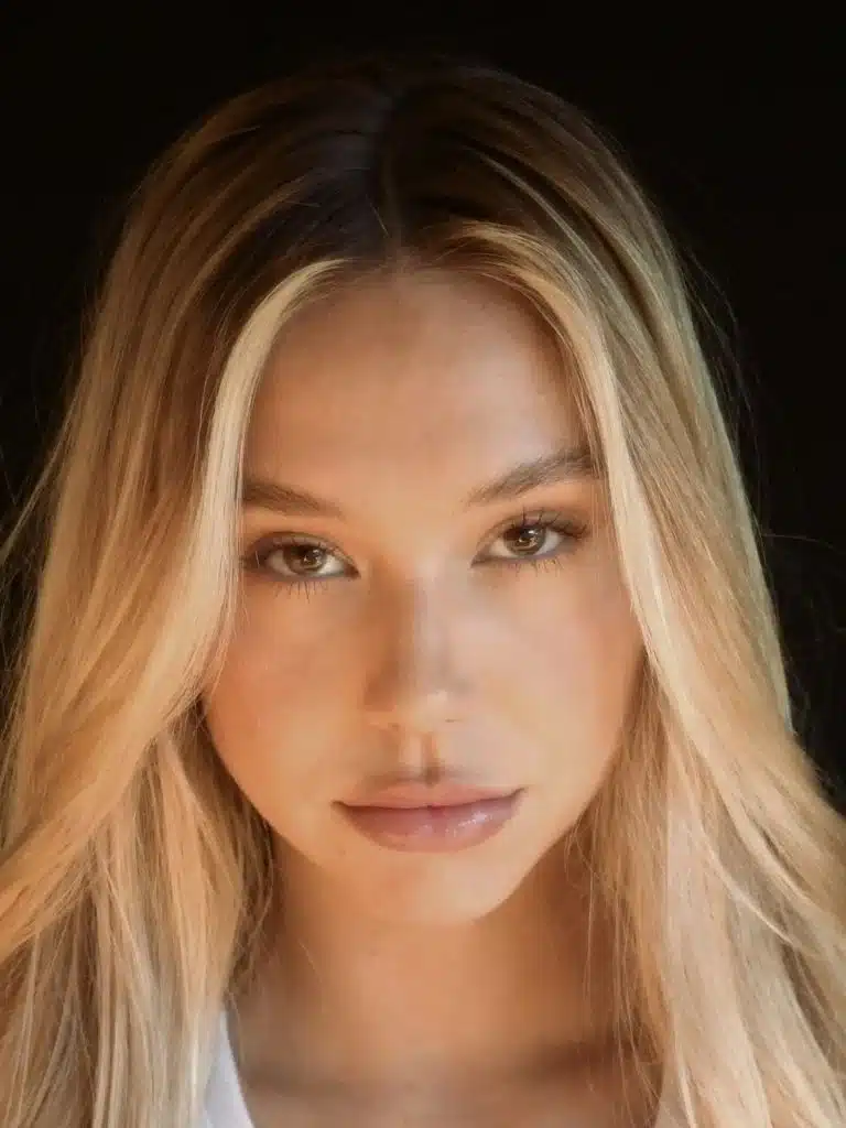 Alexis Ren Biography: Wiki, Age, Career, Height, Weight, Boyfriend, Net Worth & More