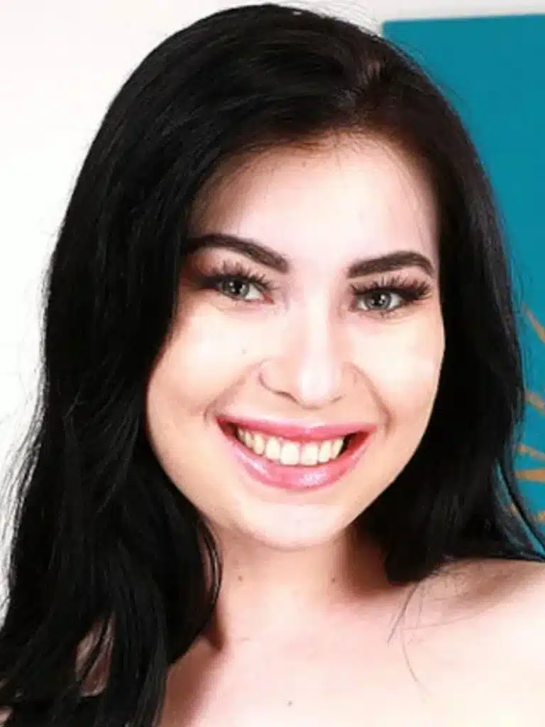 Aliza Haze Biography: Wiki, Age, Career, Height, Weight, Boyfriend, Net Worth & More