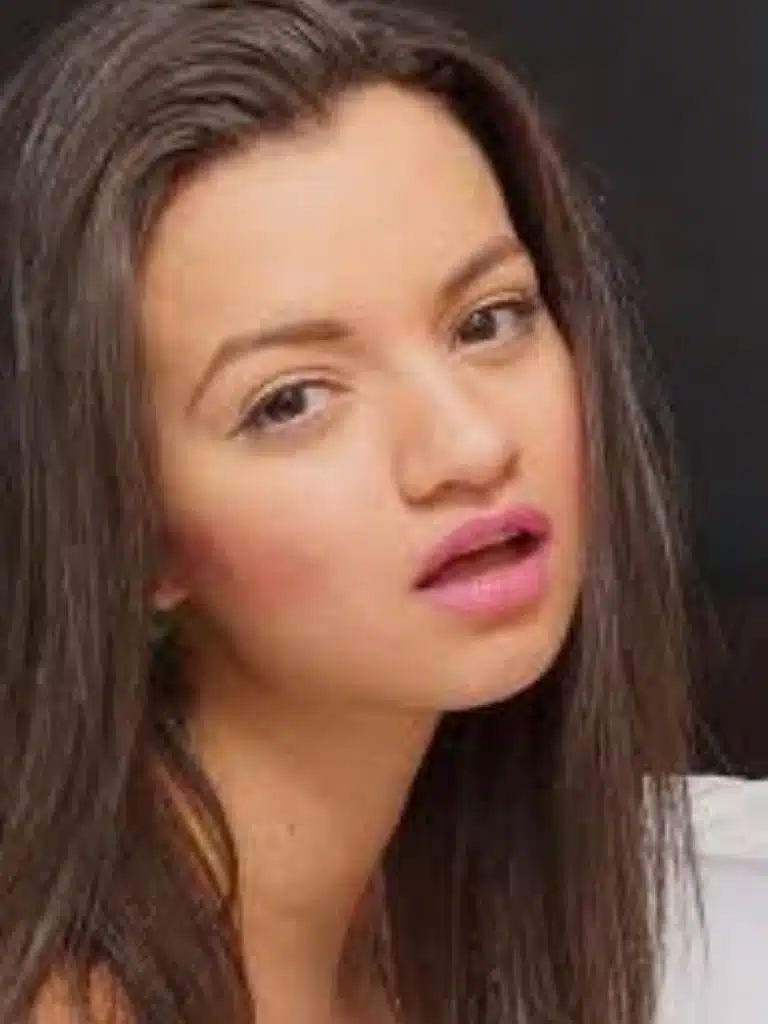 Alizia Poz Biography: Wiki, Age, Career, Height, Weight, Boyfriend, Net Worth & More
