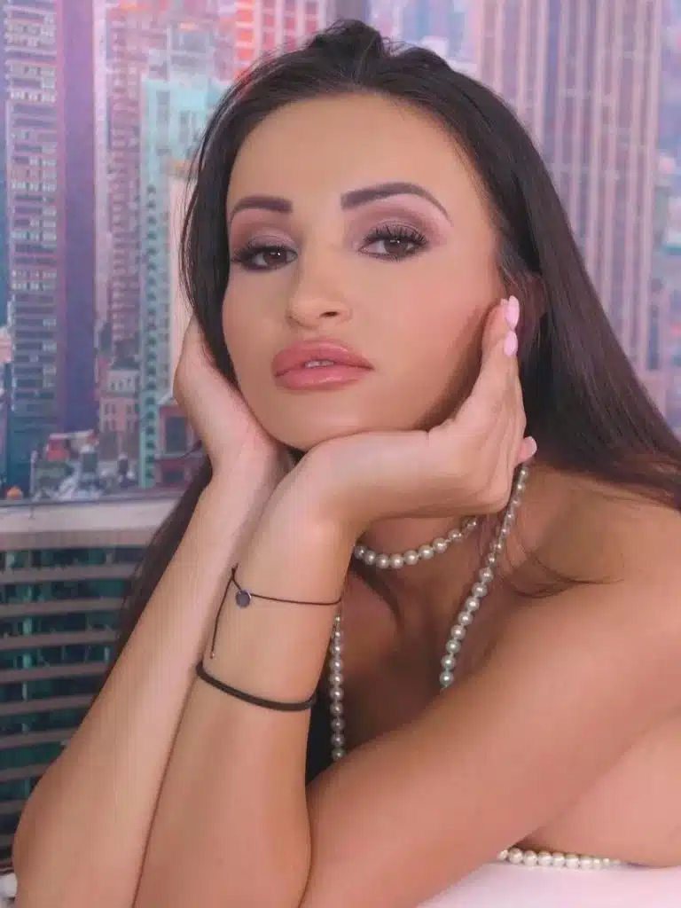 Alyssia Kent Biography: Wiki, Age, Career, Height, Weight, Boyfriend, Net Worth & More