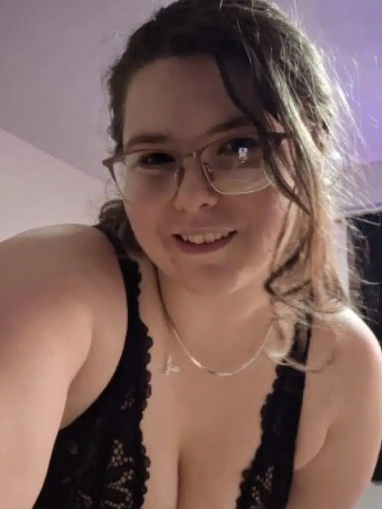 Amber Hotwife Biography: Wiki, Age, Career, Height, Weight, Husband, Net Worth & More