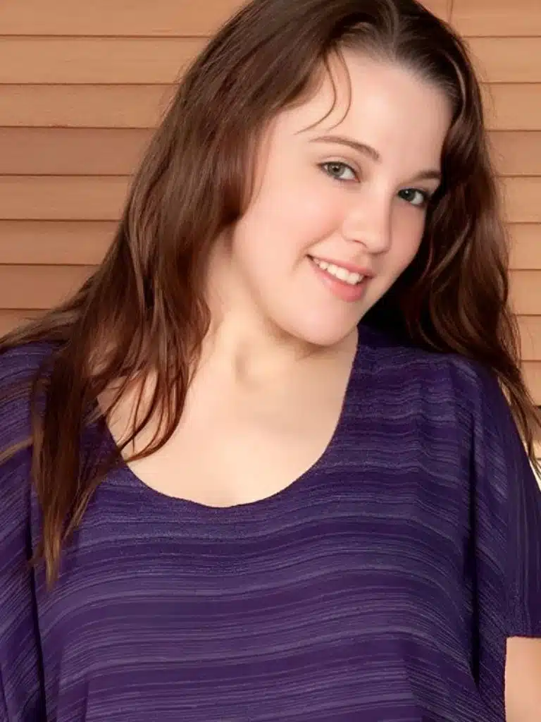 Amina Fara Biography: Wiki, Age, Career, Height, Weight, Boyfriend, Net Worth & More