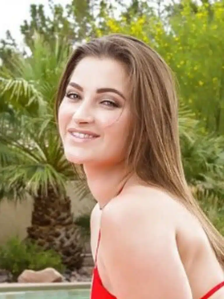 Ashleigh Devere Biography: Wiki, Age, Career, Height, Weight, Boyfriend, Net Worth & More