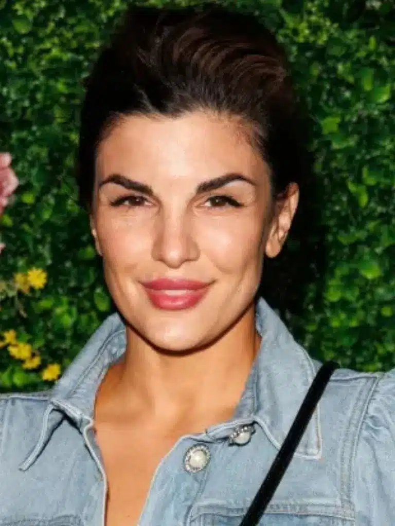 Aylar Lie Biography: Wiki, Age, Career, Height, Weight, Boyfriend, Net Worth & More