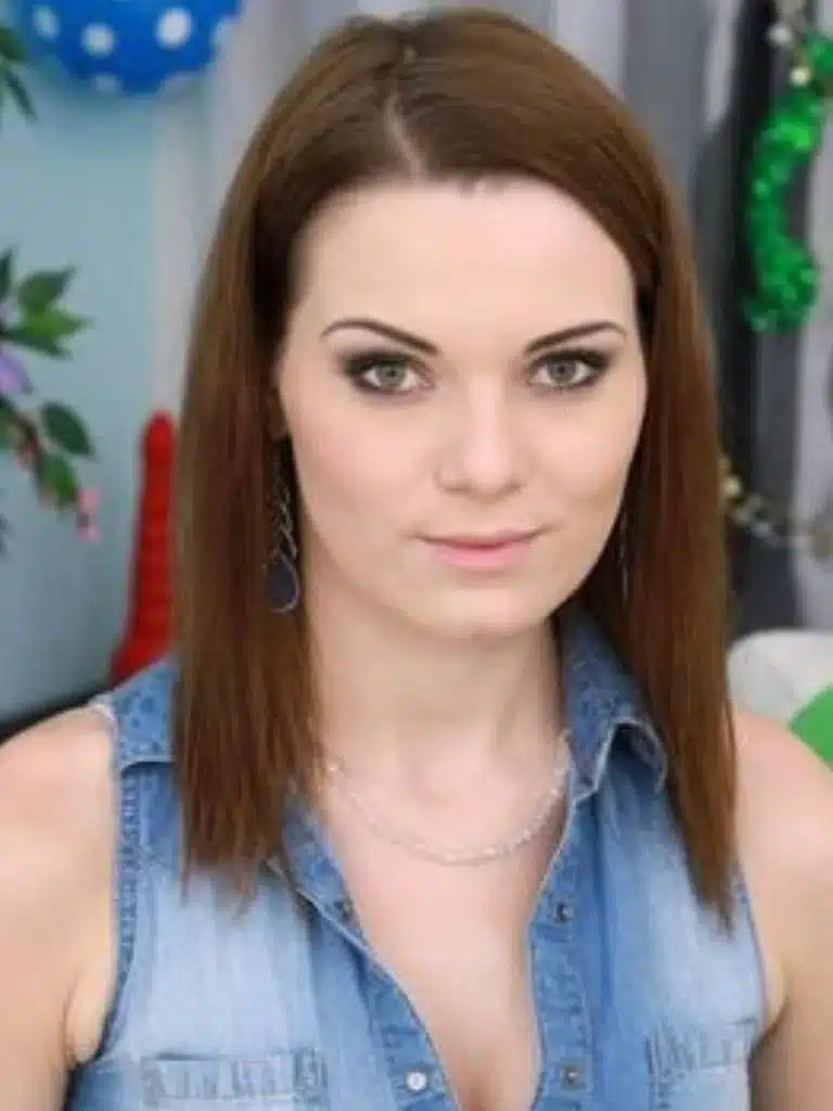 Becky Berry Biography: Wiki, Age, Career, Height, Weight, Boyfriend, Net Worth & More