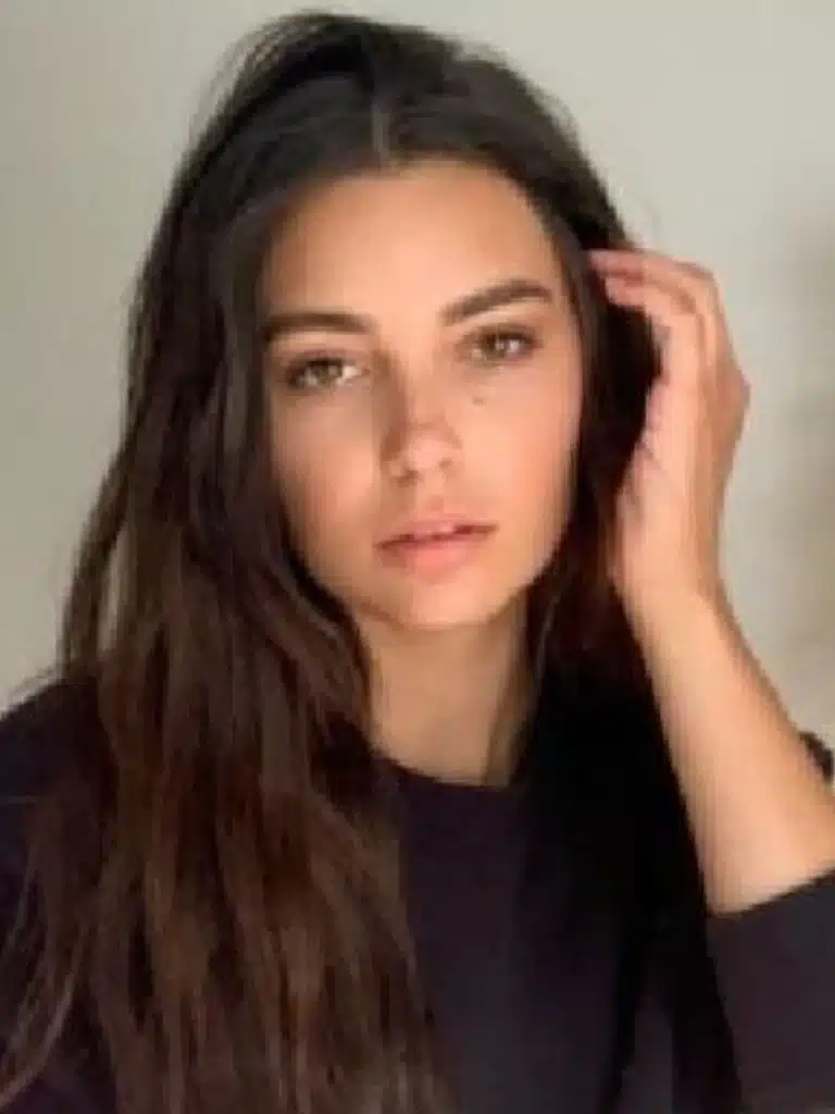 Caitlin Burles Biography: Wiki, Age, Career, Height, Weight, Boyfriend, Net Worth & More