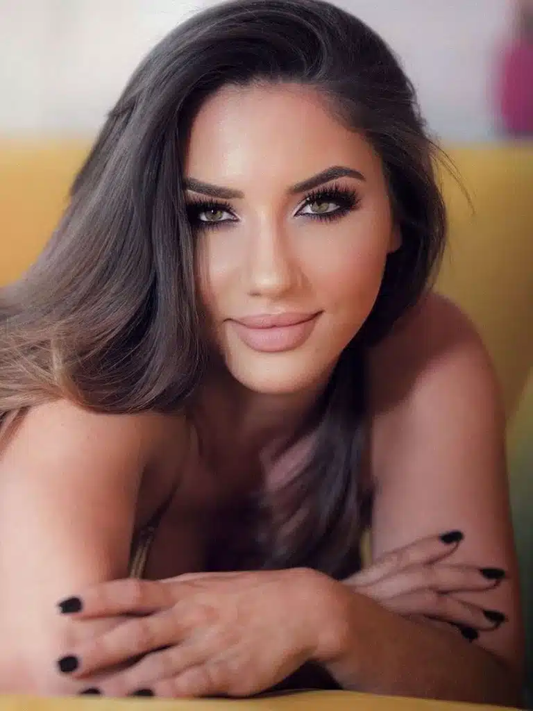 Catalina Elena Biography: Wiki, Age, Career, Height, Weight, Boyfriend, Net Worth & More