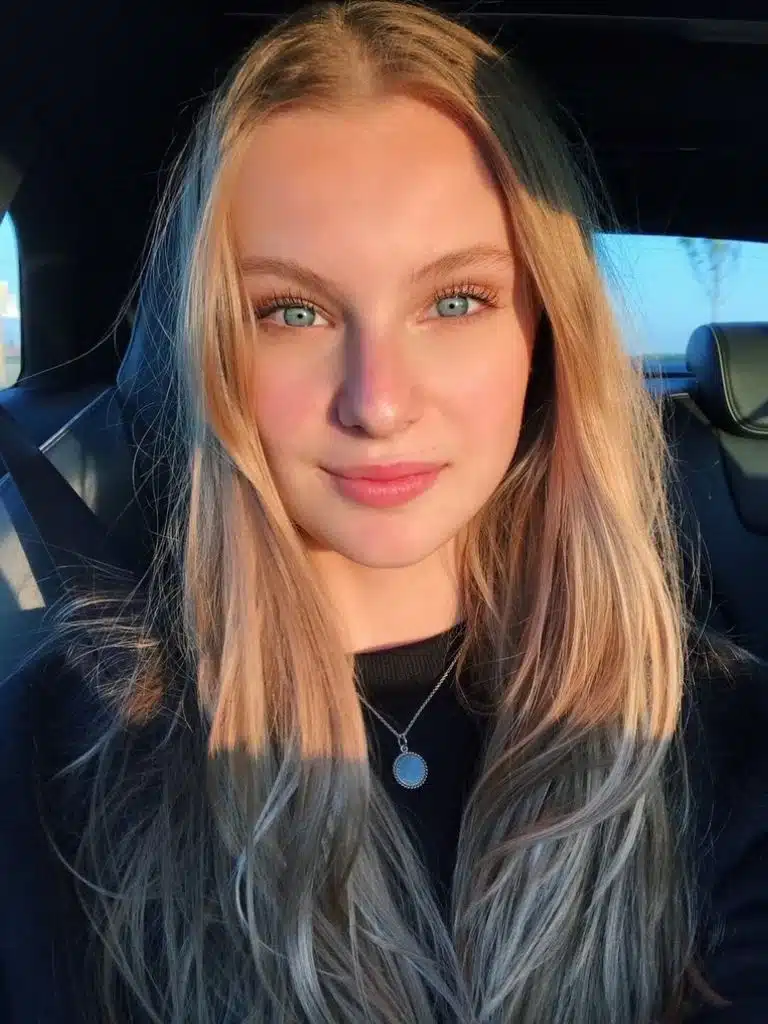 Chloe Vialaret Biography: Wiki, Age, Career, Height, Weight, Boyfriend, Net Worth & More