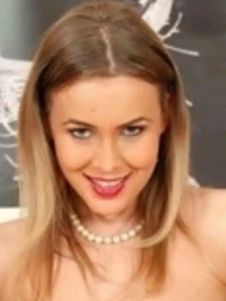 Colette W Biography: Wiki, Age, Career, Height, Weight, Boyfriend, Net Worth & More