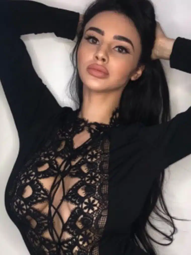 Courtnie Quinlan Biography: Wiki, Age, Career, Height, Weight, Boyfriend, Net Worth & More