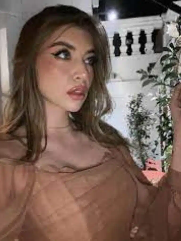 Em Greenwood Biography: Wiki, Age, Career, Height, Weight, Boyfriend, Net Worth & More