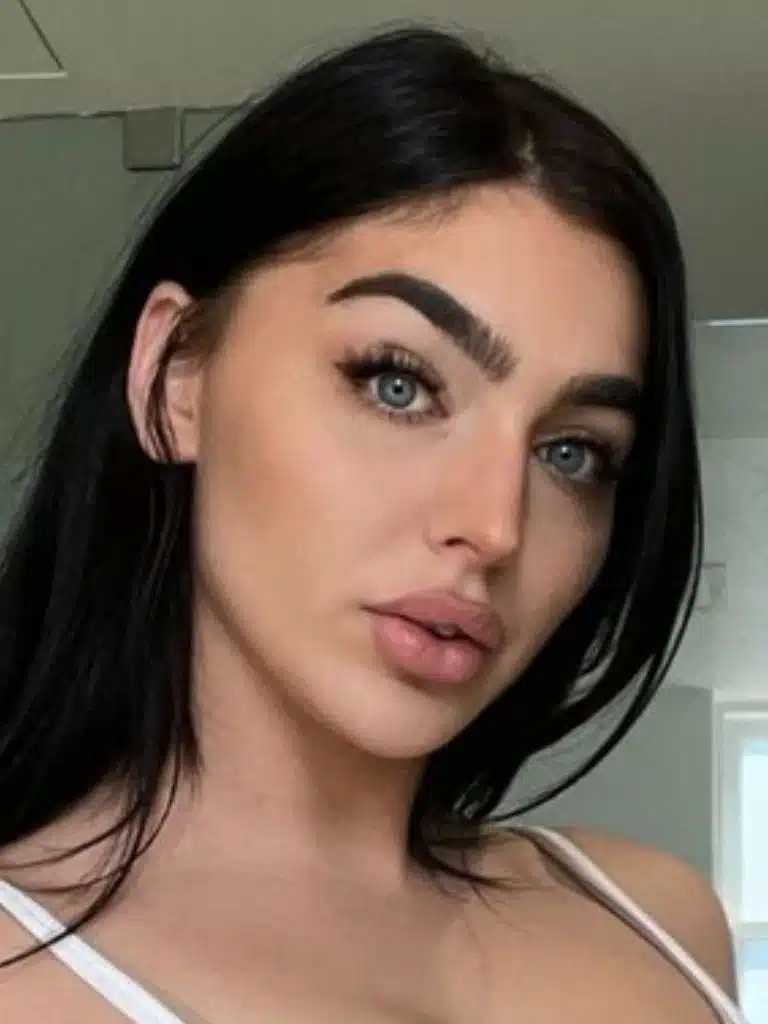 Emily Rinaudo Biography: Wiki, Age, Career, Height, Weight, Husband, Net Worth & More