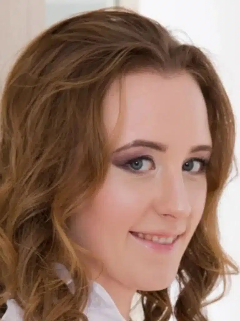 Emma Fantazy Biography: Wiki, Age, Career, Height, Weight, Boyfriend, Net Worth & More