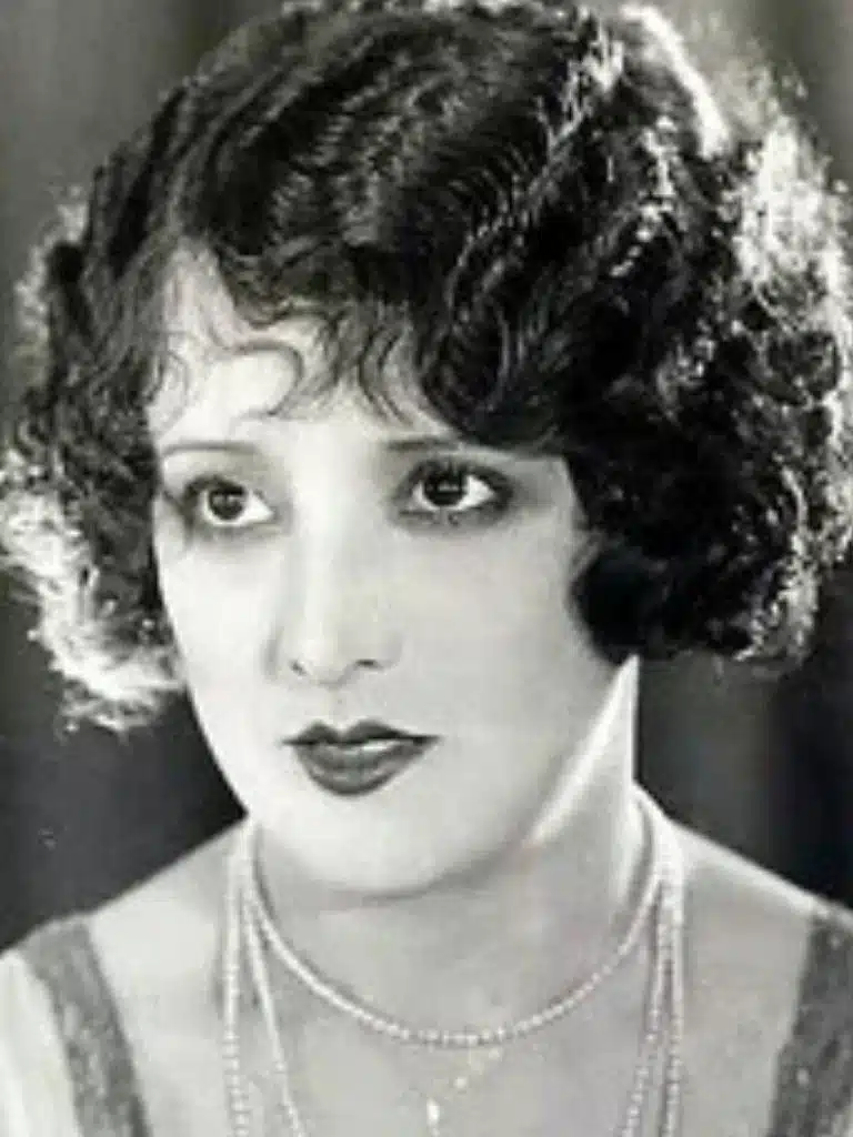 Estelle Taylor Biography: Wiki, Age, Career, Height, Weight, Boyfriend, Net Worth & More