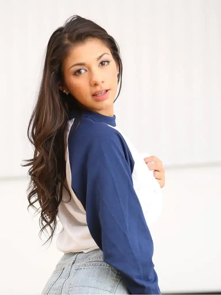 Evelyn Rosa Biography: Wiki, Age, Career, Height, Weight, Boyfriend, Net Worth & More