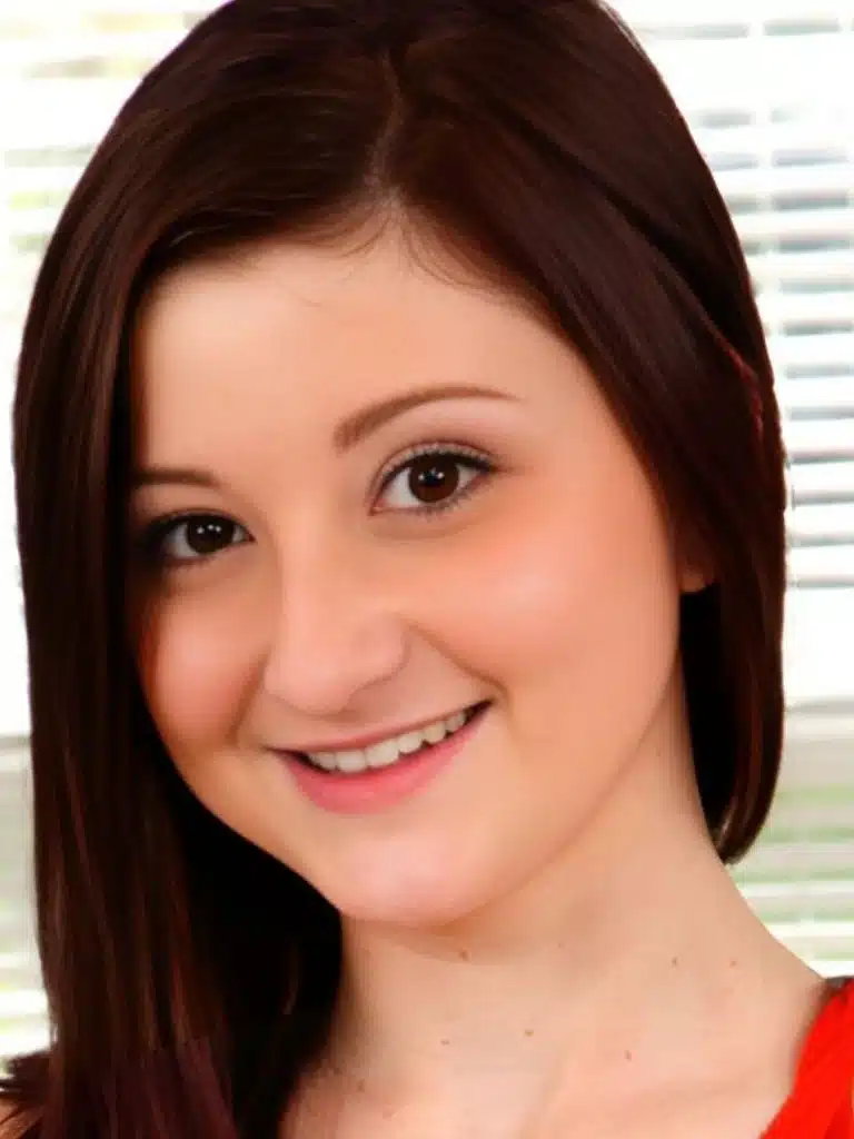 Hailey Little Biography: Wiki, Age, Career, Height, Weight, Boyfriend, Net Worth & More