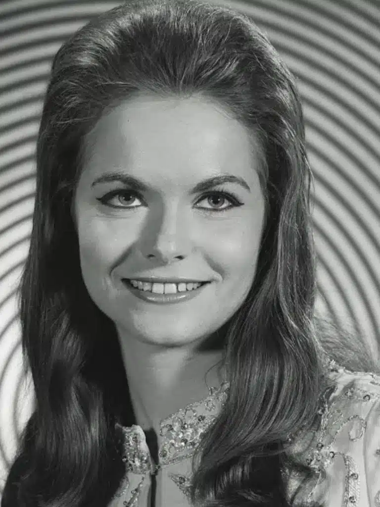 Jeannie C. Riley Biography: Wiki, Age, Career, Height, Weight, Boyfriend, Net Worth & More