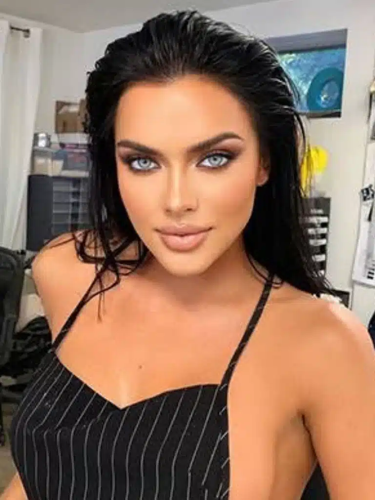 Kelsie Jean Smeby Biography: Wiki, Age, Career, Height, Weight, Boyfriend, Net Worth & More
