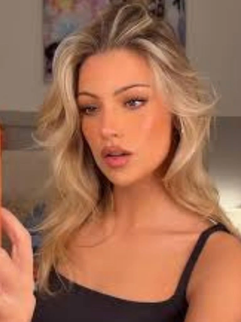 Lily Lanes Biography: Wiki, Age, Career, Height, Weight, Boyfriend, Net Worth & More