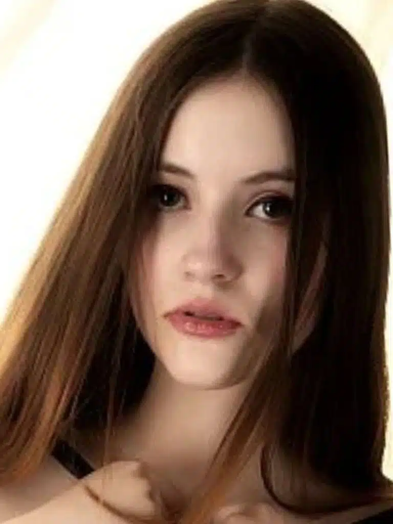 Mia Schmidt Biography: Wiki, Age, Career, Height, Weight, Boyfriend, Net Worth & More