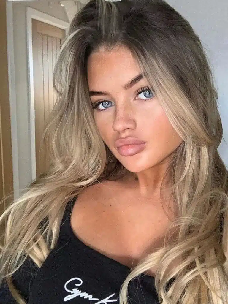 Mia Woodhall Biography: Wiki, Age, Career, Height, Weight, Boyfriend, Net Worth & More