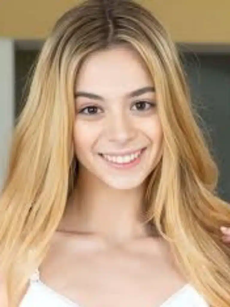 Molly Little Biography: Wiki, Age, Career, Height, Weight, Boyfriend, Net Worth & More