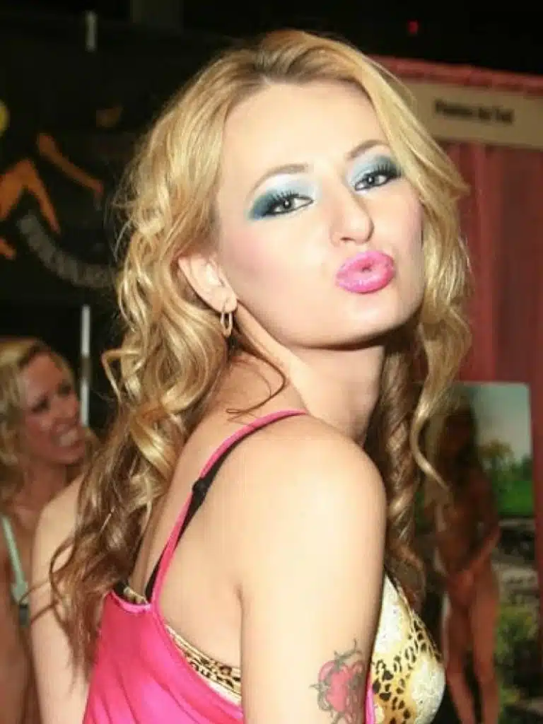 Natasha Starr Biography: Wiki, Age, Career, Height, Weight, Boyfriend, Net Worth & More