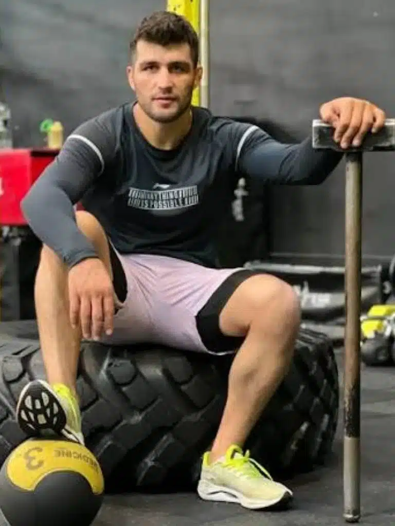Pejman Poshtam Biography: Wiki, Age, Career, Height, Weight, Boyfriend, Net Worth & More