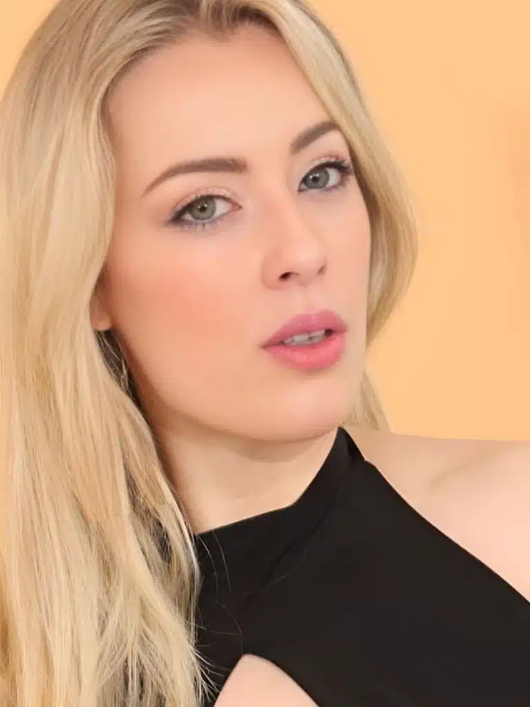 Rosa Brighid Biography: Wiki, Age, Career, Height, Weight, Boyfriend, Net Worth & More