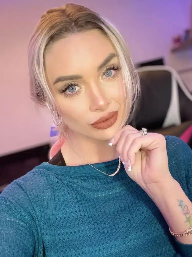 Salina Ford Biography: Wiki, Age, Career, Height, Weight, Boyfriend, Net Worth & More