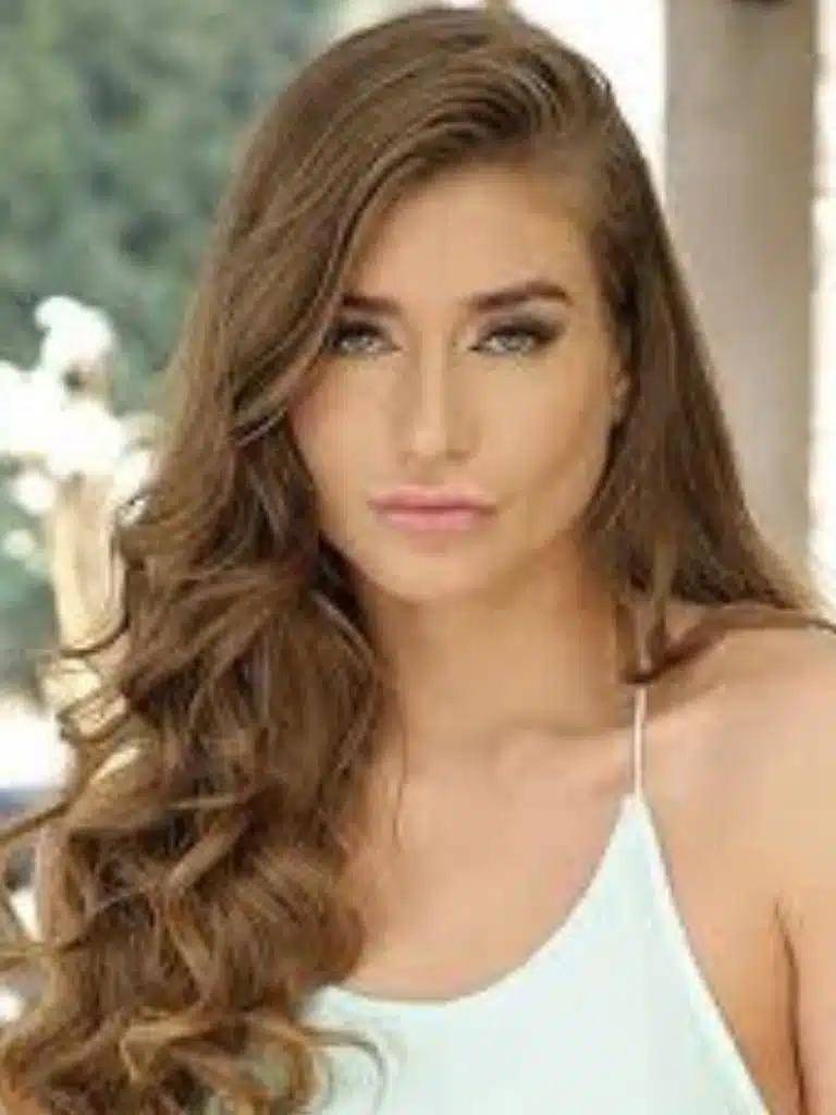 Sarah Sultry Biography: Wiki, Age, Career, Height, Weight, Boyfriend, Net Worth & More