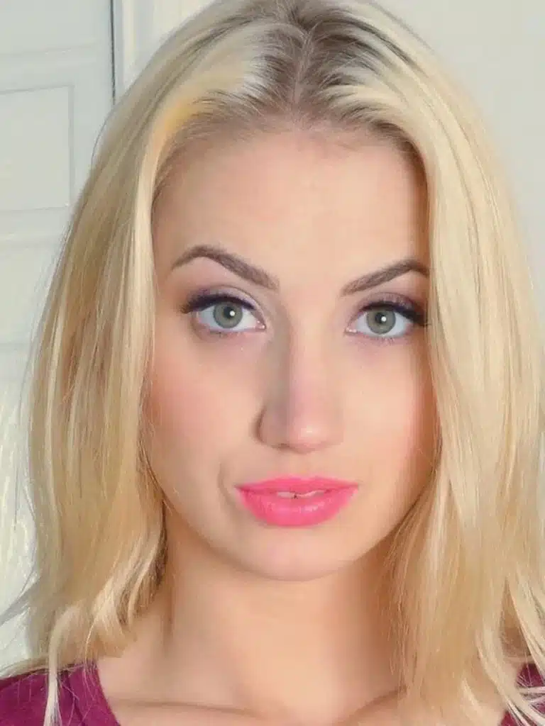 Sierra Nicole Biography: Wiki, Age, Career, Height, Weight, Boyfriend, Net Worth & More