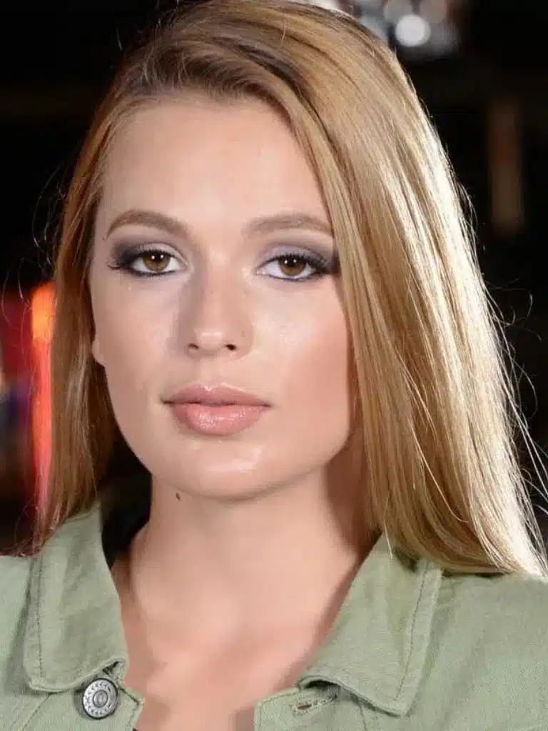 Sloan Harper Biography: Wiki, Age, Career, Height, Weight, Boyfriend, Net Worth & More