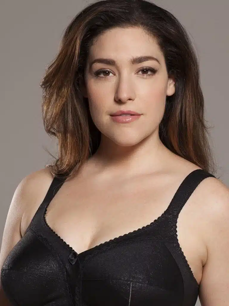 Taylor Greenwood Biography: Wiki, Age, Career, Height, Weight, Boyfriend, Net Worth & More