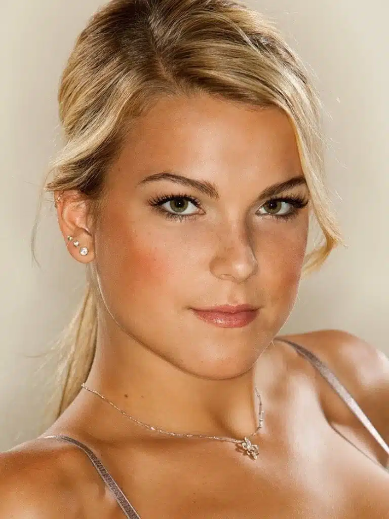 Taylor Stone Biography: Wiki, Age, Career, Height, Weight, Husband, Net Worth & More