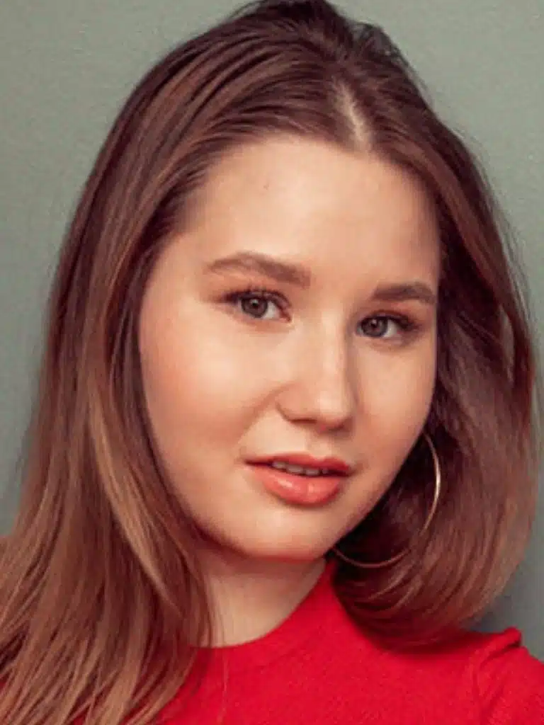 Amalia Devis 2 Biography: Wiki, Age, Career, Height, Weight, Boyfriend, Net Worth & More