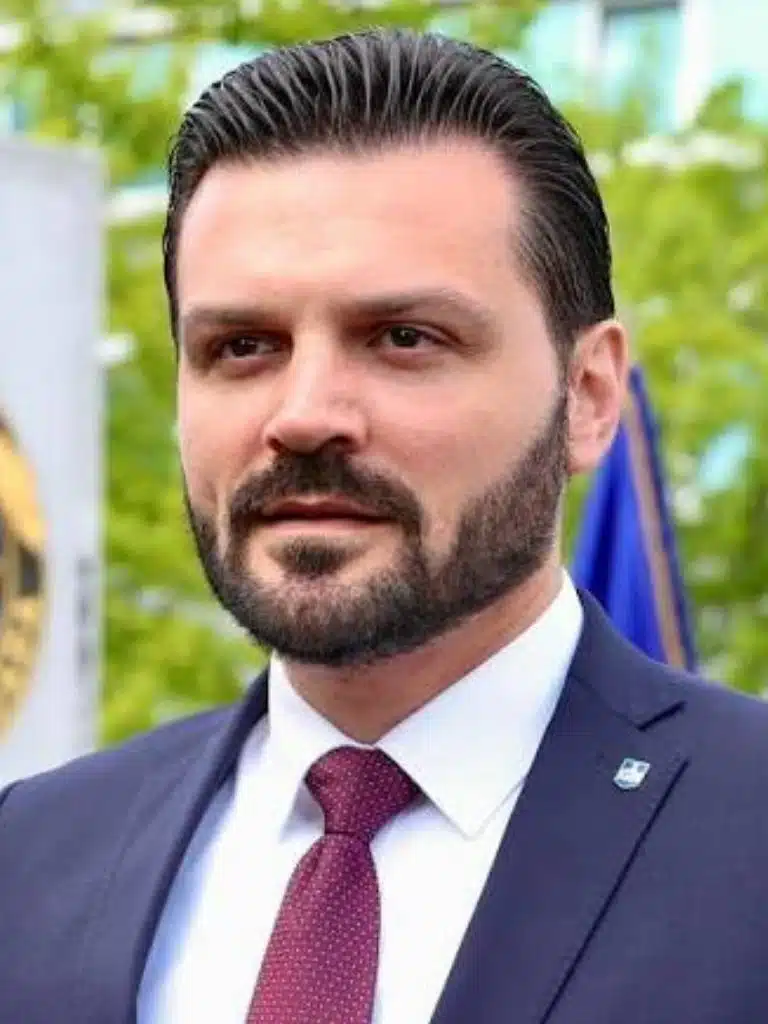 Dragan Vulin Biography: Wiki, Age, Career, Height, Weight, Boyfriend, Net Worth & More