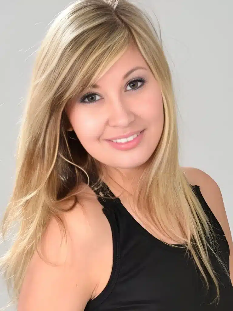 Holly Anderson Biography: Wiki, Age, Career, Height, Weight, Boyfriend, Net Worth & More