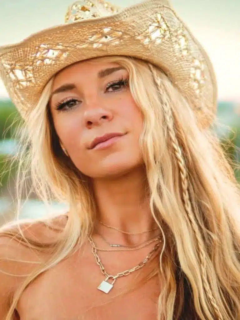 Julia Cole Wikipedia Biography: Wiki, Age, Career, Height, Weight, Boyfriend, Net Worth & More