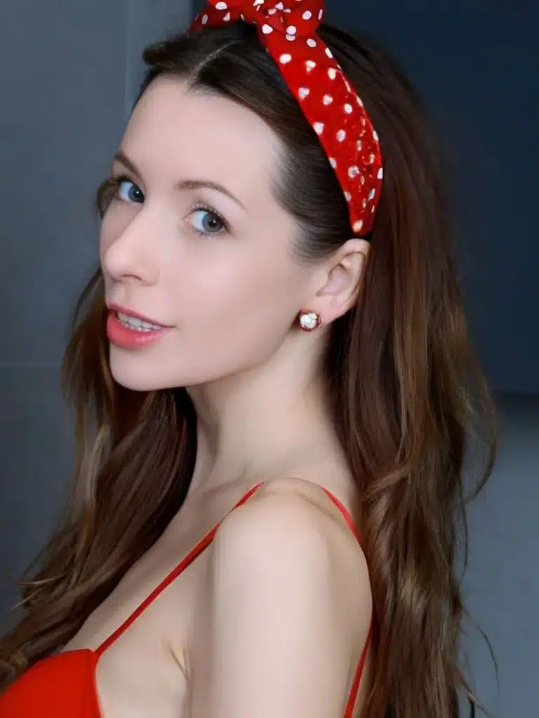 Julia Rain Biography: Wiki, Age, Career, Height, Weight, Boyfriend, Net Worth & More