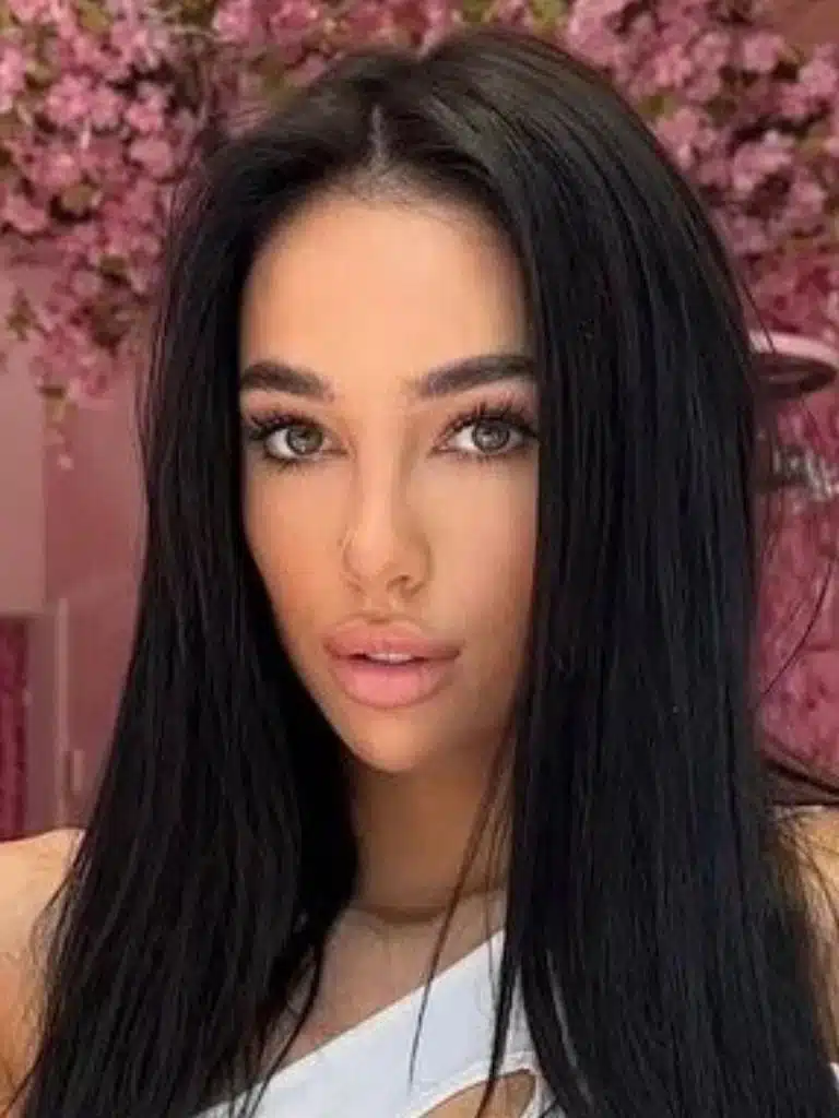 Kama Oxi Biography: Wiki, Age, Career, Height, Weight, Boyfriend, Net Worth & More