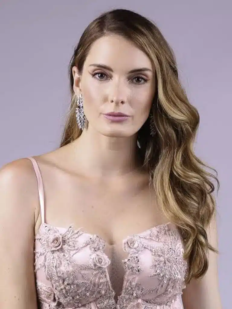 Kate Koss Biography: Wiki, Age, Career, Height, Weight, Boyfriend, Net Worth & More