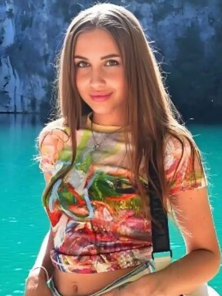 Kiraxxcherry Biography: Wiki, Age, Career, Height, Weight, Boyfriend, Net Worth & More