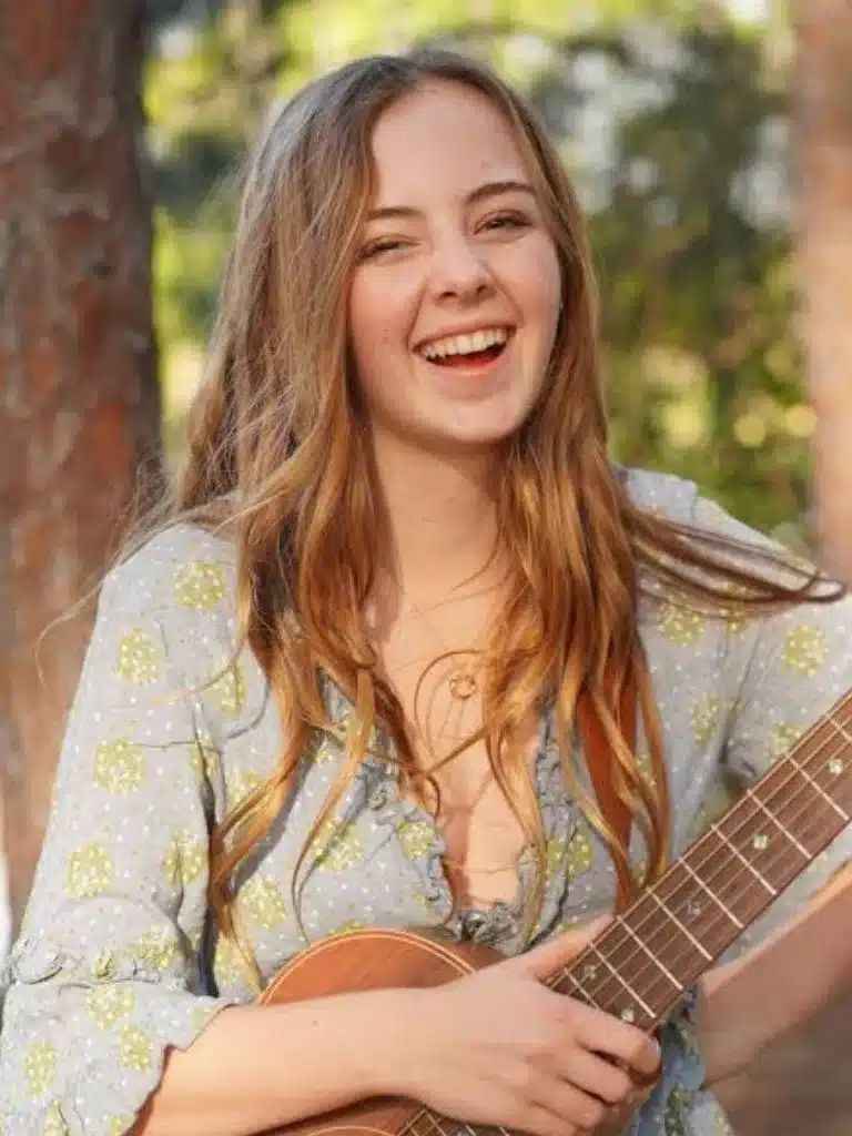 Lily Grace Biography: Wiki, Age, Career, Height, Weight, Boyfriend, Net Worth & More